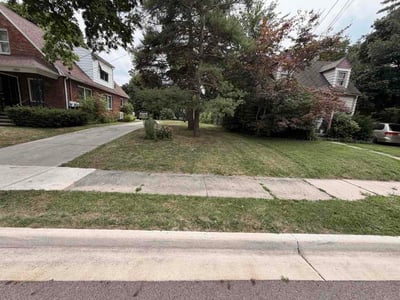 Lawn Care service in Charlotte, 48813