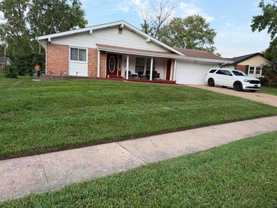 Lawn Care service in Overland, 63114