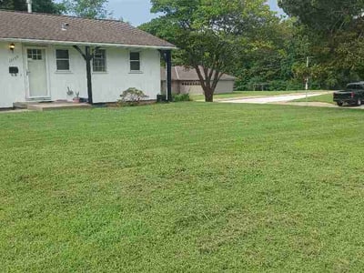 Lawn Care service in Grandview, 64030