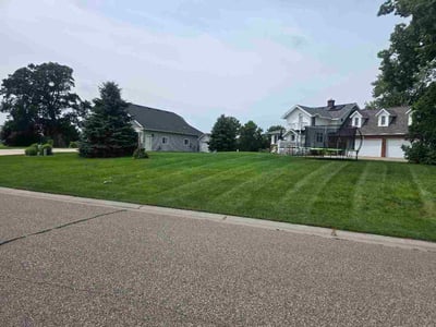 Lawn Care service in Shakopee, 55379