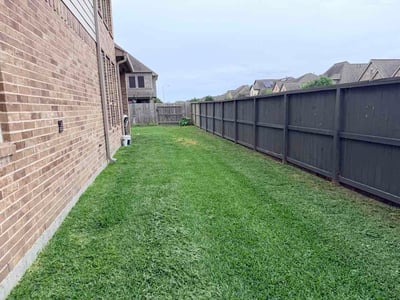 Lawn Care service in League City, 77573