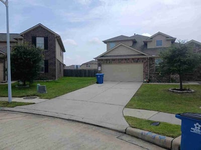 Lawn Care service in Angleton, 77515