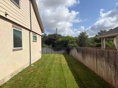 Lawn Care service in Selma, 78154