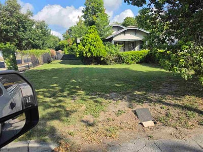 Lawn Care service in Floresville, 78114