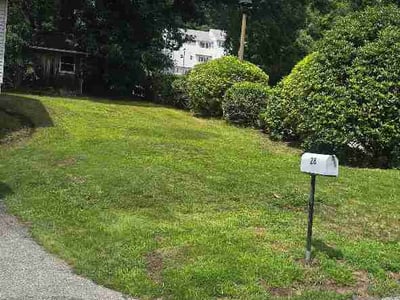 Lawn Care service in Willimantic, 06226