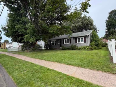 Lawn Care service in Glastonbury, 06033