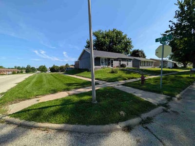 Lawn Care service in Marion, 52302