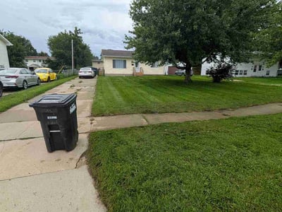 Lawn Care service in Marion, 52302