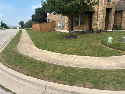 Lawn Care service in Del Valle, 78617
