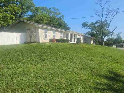 Lawn Care service in White Bluff, 37187