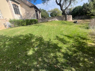 Lawn Care service in Dale, 78616