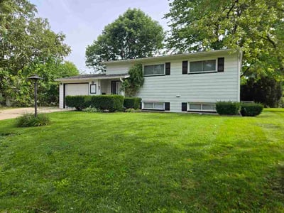 Lawn Care service in Montgomery, 60538