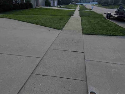 Lawn Care service in Bloomington, 61701