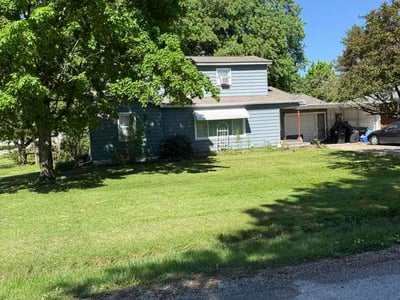 Lawn Care service in Granite City, 65401