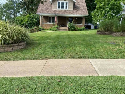 Lawn Care service in Overland, 63114
