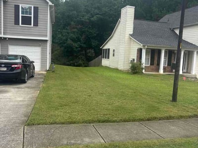 Lawn Care service in Leawood, 64804
