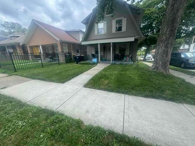 Lawn Care service in Roeland Park, 65401
