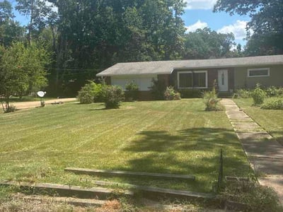 Lawn Care service in Jackson, 39201