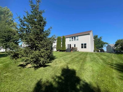 Lawn Care service in Shakopee, 55379