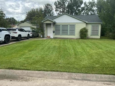 Lawn Care service in Pasadena, 77506
