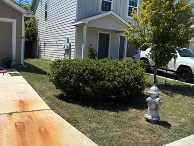 Lawn Care service in Floresville, 78114