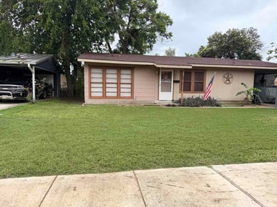 Lawn Care service in Live Oak, 78233