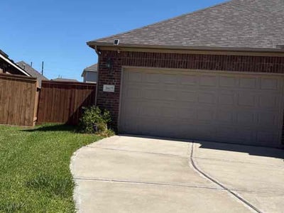 Lawn Care service in Rosharon, 77583