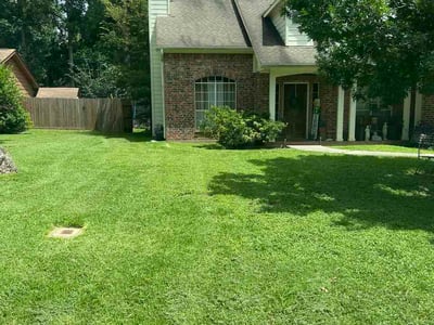 Lawn Care service in River Oaks, 76114