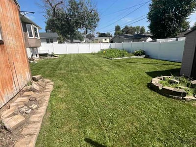 Lawn Care service in Marion, 52302