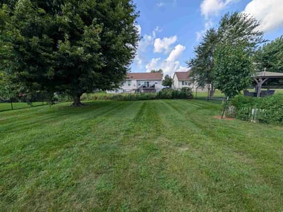 Lawn Care service in Marion, 52302