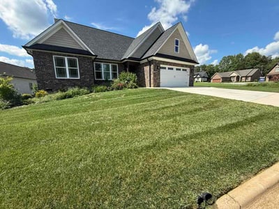 Lawn Care service in Lenoir, 28645