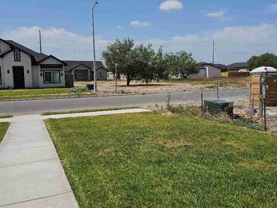 Lawn Care service in Brownsville, 78520