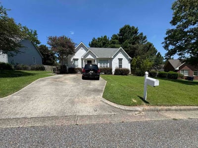 Lawn Care service in Opelika, 36801