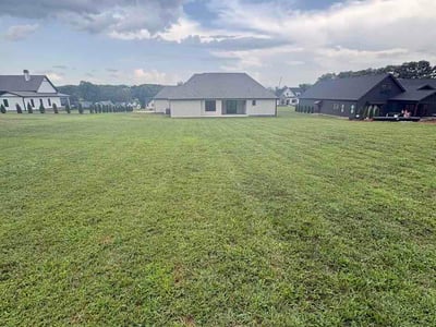 Lawn Care service in Clinton, 37716