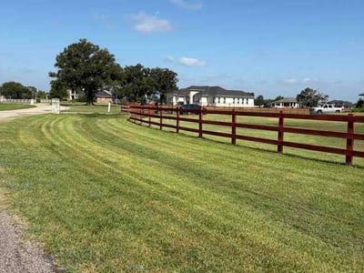 Lawn Care service in Rosharon, 77583