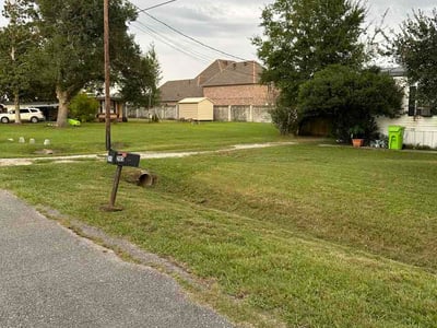 Lawn Care service in Breaux Bridge, 70517
