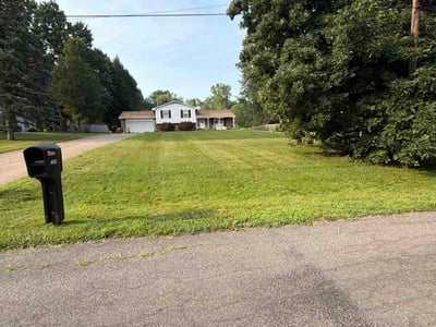 Lawn Care service in Aurora, 44202