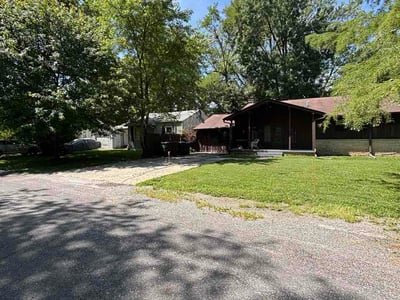 Lawn Care service in Highland, 62249