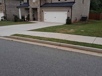 Lawn Care service in Fairburn, 30213