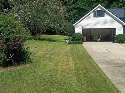 Lawn Care service in Sharpsburg, 30277