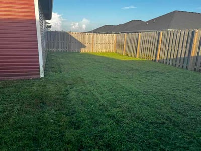 Lawn Care service in Leawood, 64804