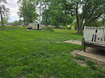 Lawn Care service in Roeland Park, 65401