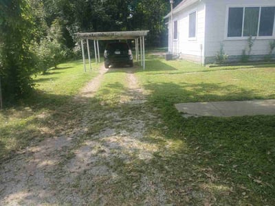 Lawn Care service in Roeland Park, 65401