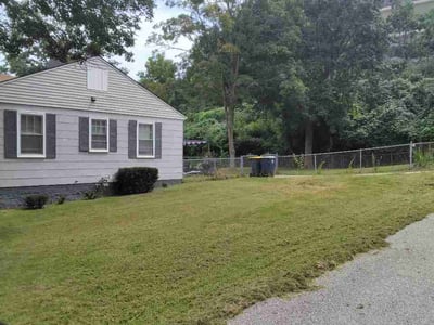Lawn Care service in Roeland Park, 65401