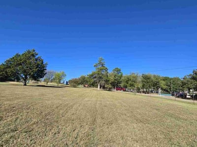 Lawn Care service in Alvarado, 76009