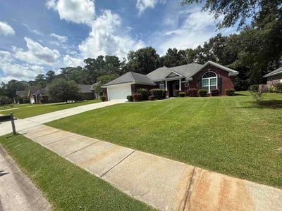 Lawn Care service in Richmond Hill, 11418