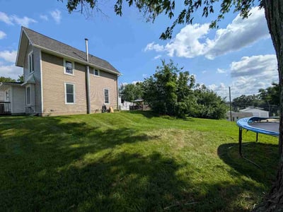 Lawn Care service in Marion, 52302