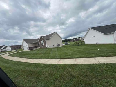 Lawn Care service in Radcliff, 40160