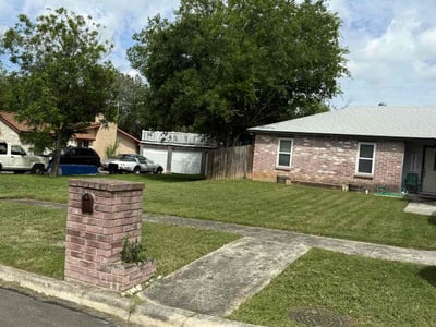 Lawn Care service in Stone Oak, 78258