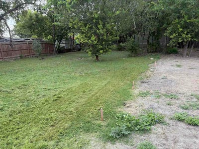Lawn Care service in Floresville, 78114
